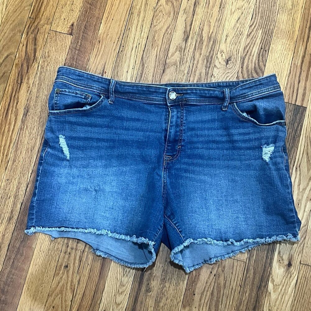 EVRI Women's Blue Distressed Raw Hem Denim Jean Shorts Size 18W Short